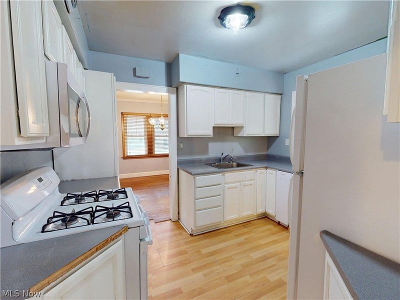 1560 Biltmore Road, Lyndhurst, OH 44124 Photo 12