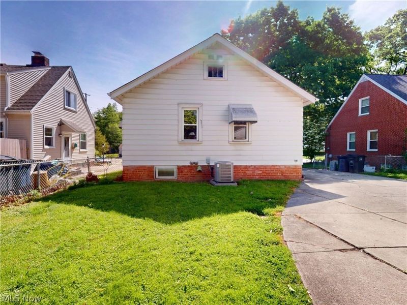 1560 Biltmore Road, Lyndhurst, OH 44124 Photo 22