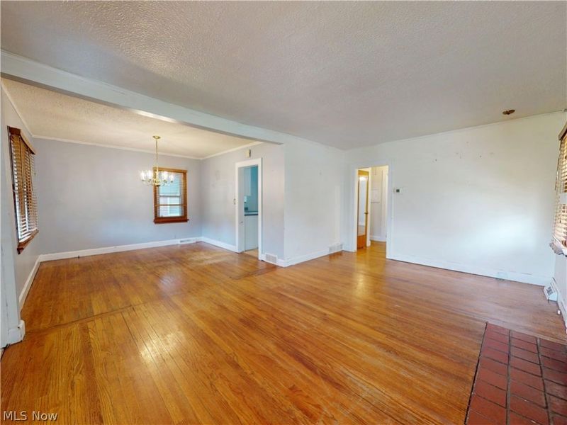 1560 Biltmore Road, Lyndhurst, OH 44124 Photo 4