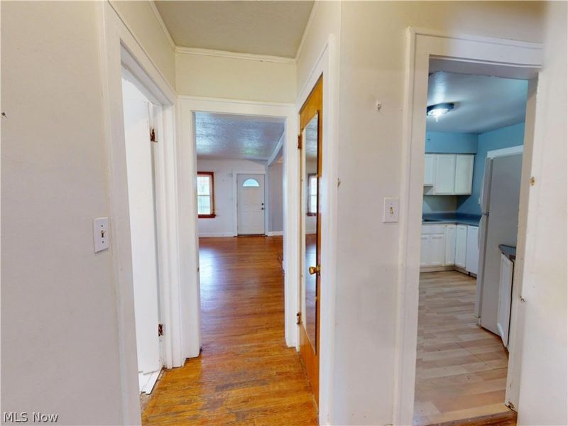 1560 Biltmore Road, Lyndhurst, OH 44124 Photo 8