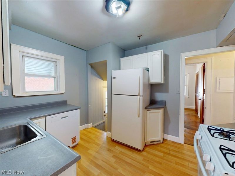 1560 Biltmore Road, Lyndhurst, OH 44124 Photo 9
