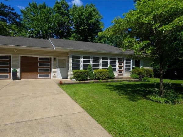 1565 Duffus Road NE, Howland, OH 44484