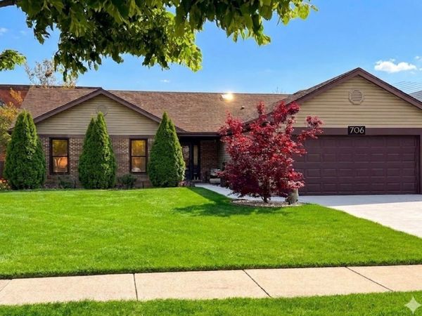 706 S Noah Terrace , Mount Prospect, IL 60056