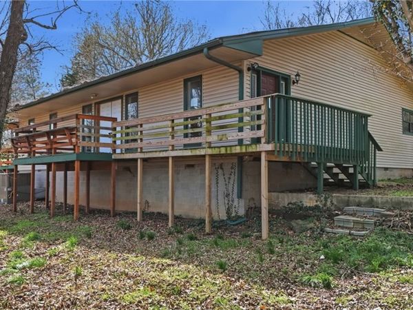 10703 Thunder Road , Fayetteville, AR 72701