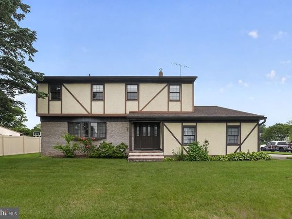 95 TAYLOR DRIVE , LEVITTOWN, PA 19054