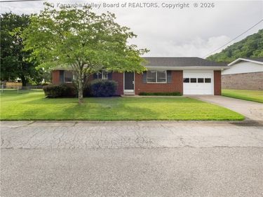 1066 Riverdale Estates, Winfield, WV 25213