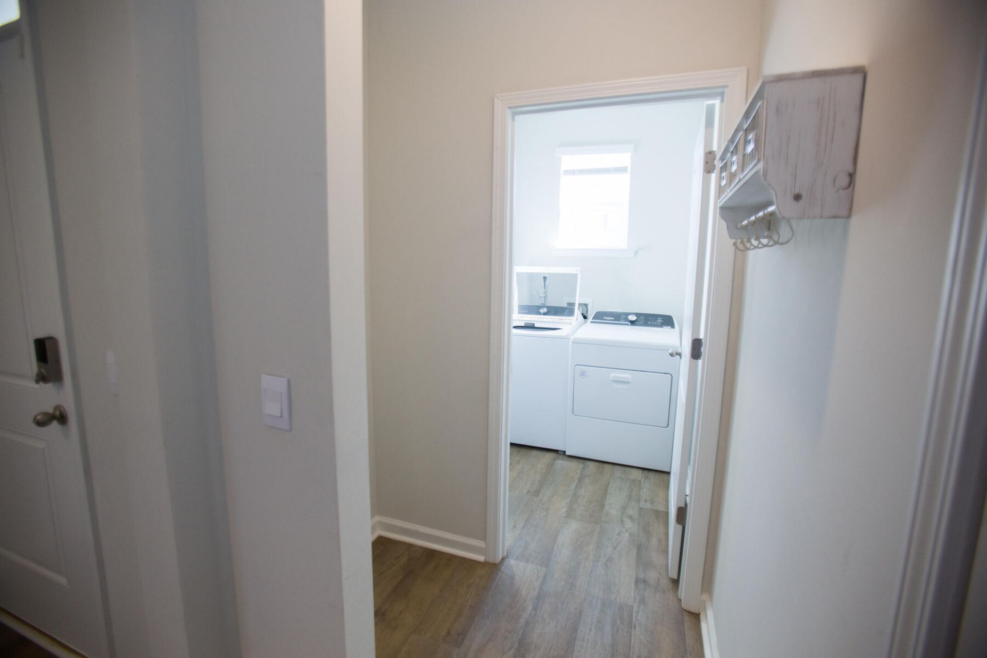 212 N Light Way Photo 7