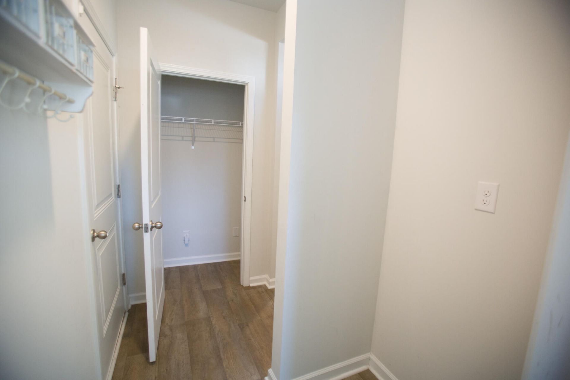 212 N Light Way Photo 8