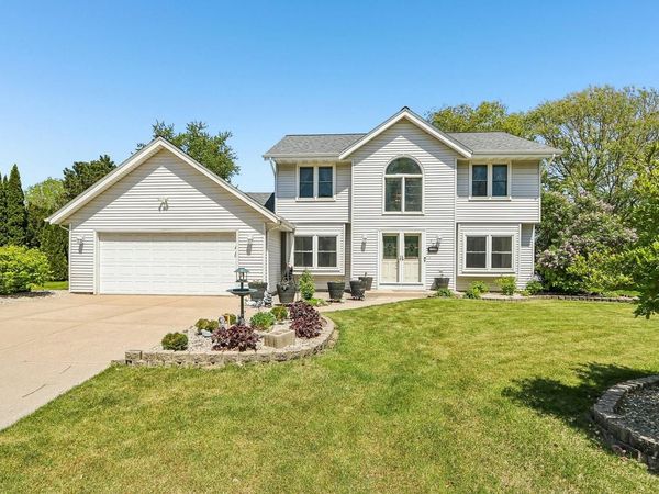 700 E Hobby LANE, Oak Creek, WI 53154
