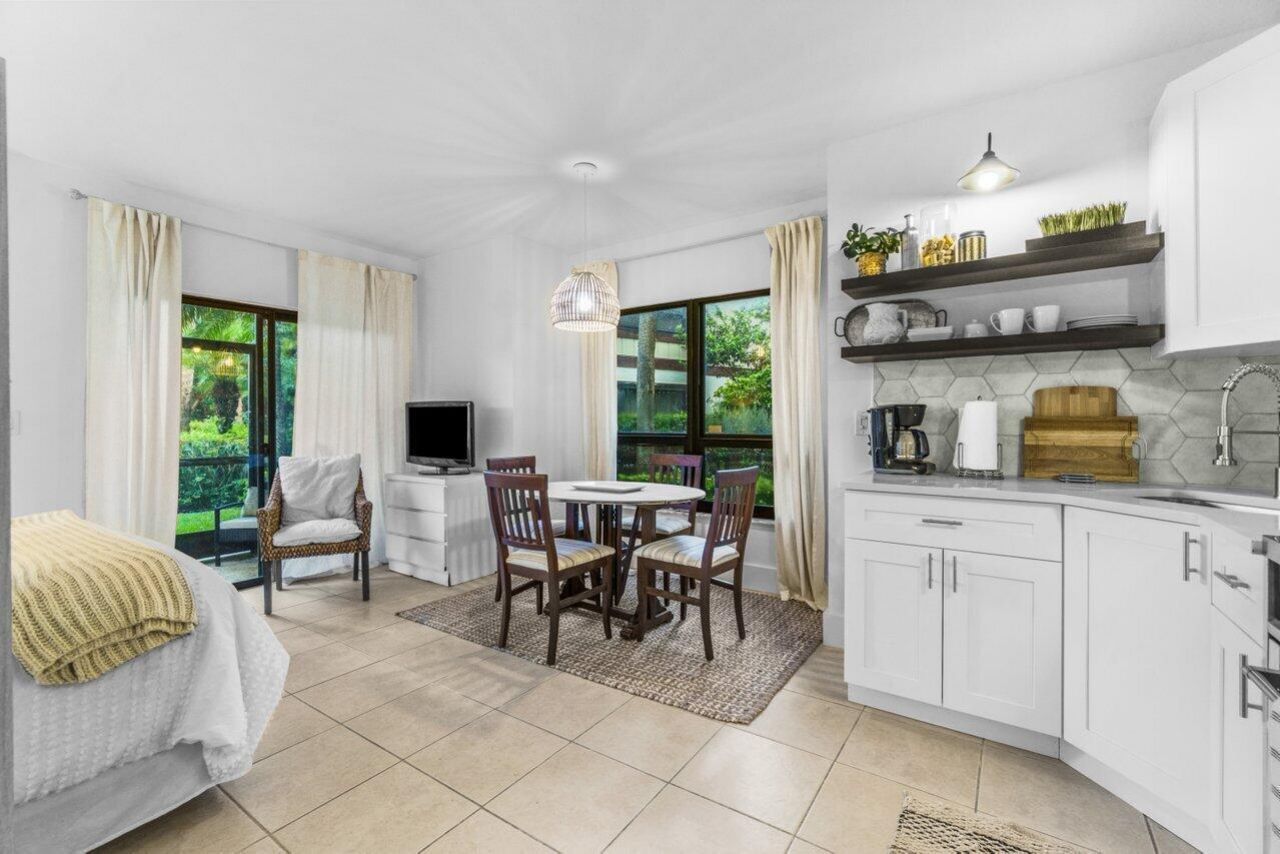 13334 Polo Club Road, Unit 207, Wellington, FL 33414 Photo