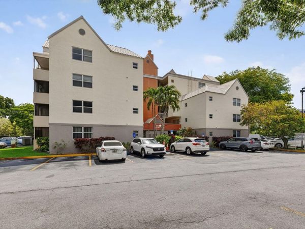 8373 Lake Drive, Unit 307, Doral, FL 33166