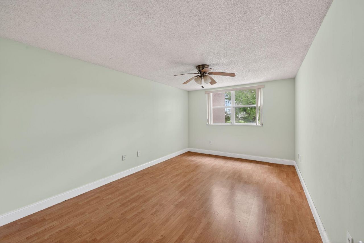 8373 Lake Drive, Unit 307, Doral, FL 33166 Photo