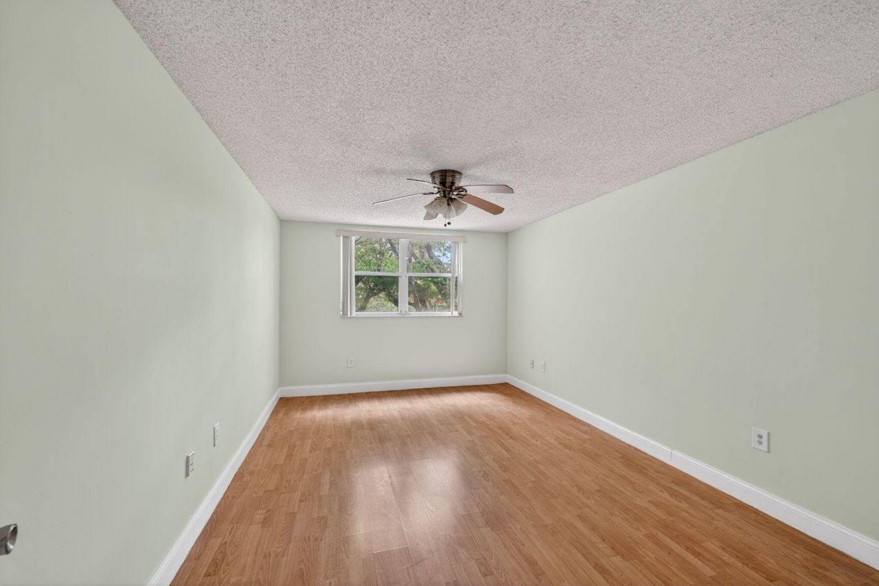8373 Lake Drive, Unit 307, Doral, FL 33166 Photo