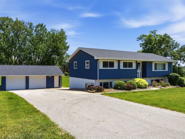 10004 Hawks Haven Road , Cedar Rapids, IA 52411
