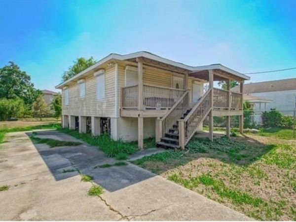 4761 EASTVIEW Drive , New Orleans, LA 70126