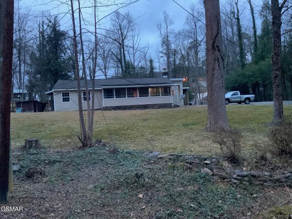 517 Laurel Avenue, Gatlinburg, TN 37738