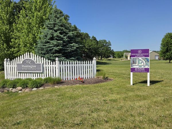 2002 Hillsboro Lane , Harvard, IL 60033