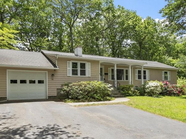 12 Abbott Lane, Chelmsford, MA 01824