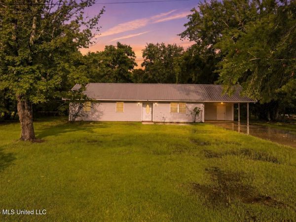 867 1/2 Washington Street, Bay Saint Louis, MS 39520