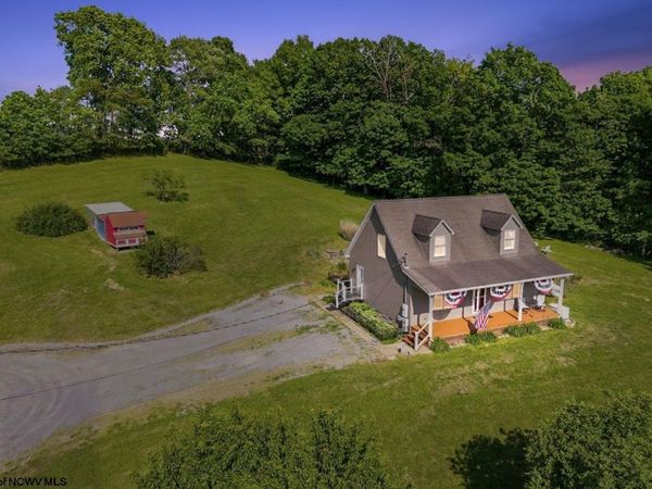 718 TRAP SPRINGS Road, Grafton, WV 26354