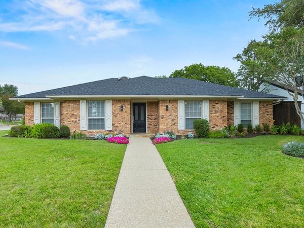 242 Woodcrest Drive, Richardson, TX 75080