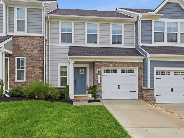 1048 Mountain View Dr, Thompsons Station, TN 37179