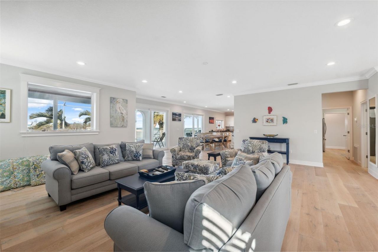 727 Key Royale Drive, Holmes Beach, FL 34217 Photo