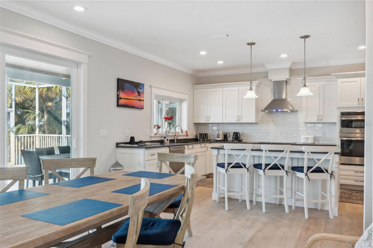 727 Key Royale Drive, Holmes Beach, FL 34217 Photo