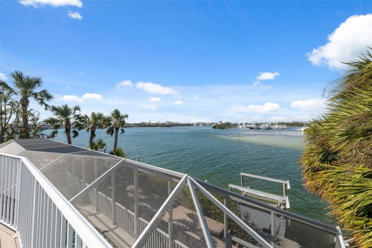 727 Key Royale Drive, Holmes Beach, FL 34217 Photo