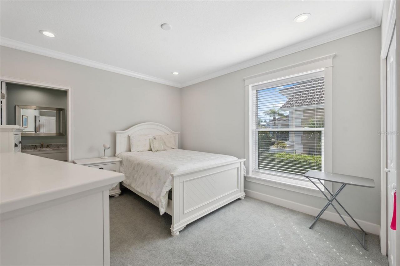 727 Key Royale Drive, Holmes Beach, FL 34217 Photo
