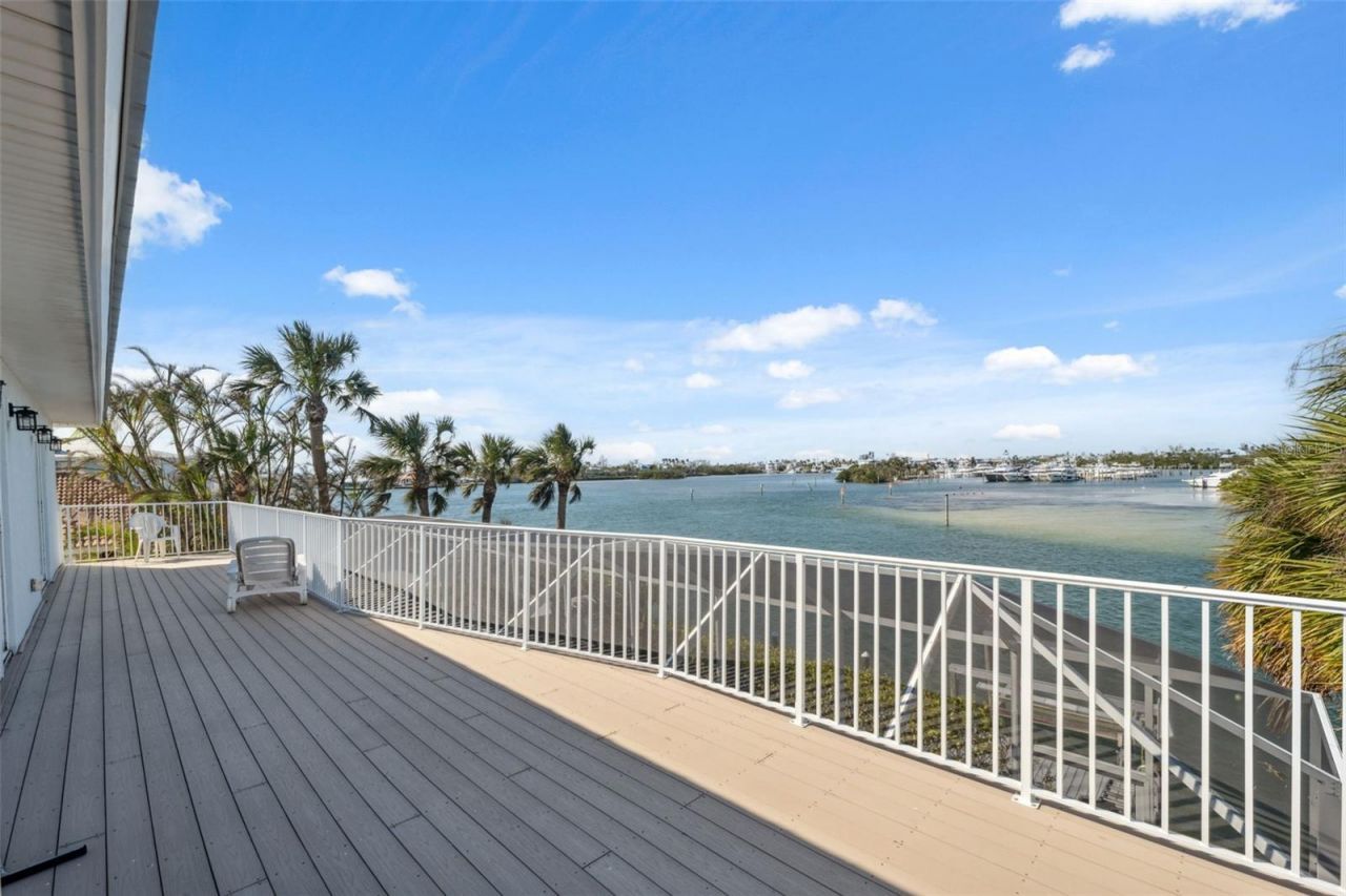 727 Key Royale Drive, Holmes Beach, FL 34217 Photo