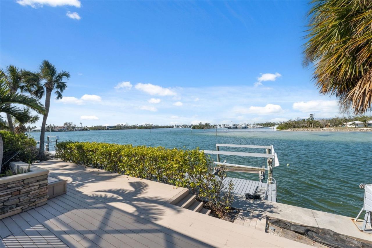 727 Key Royale Drive, Holmes Beach, FL 34217 Photo