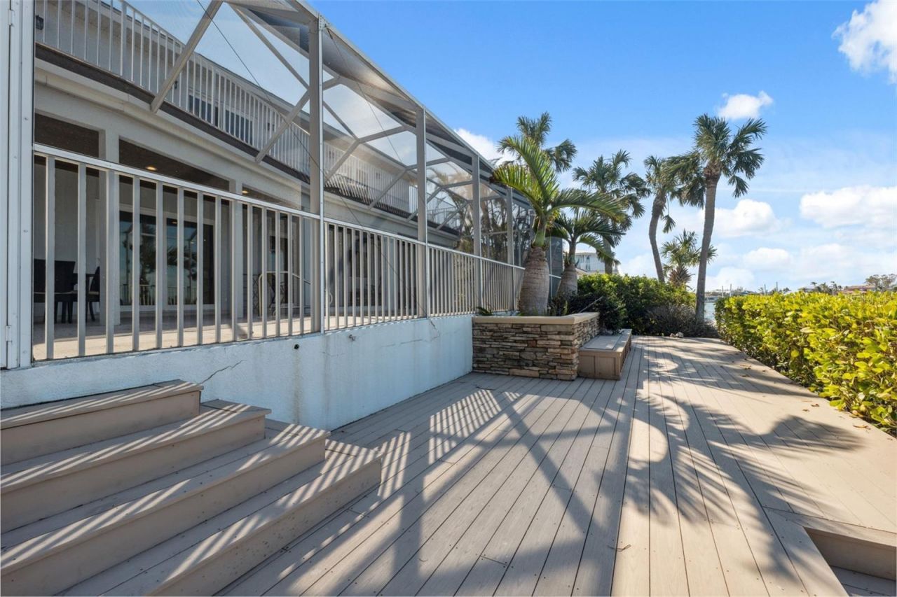 727 Key Royale Drive, Holmes Beach, FL 34217 Photo