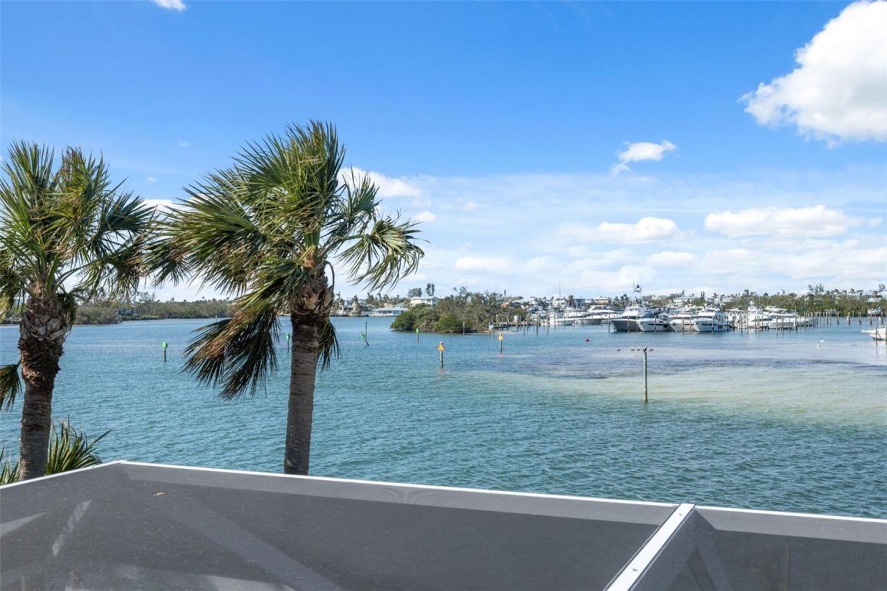 727 Key Royale Drive, Holmes Beach, FL 34217 Photo