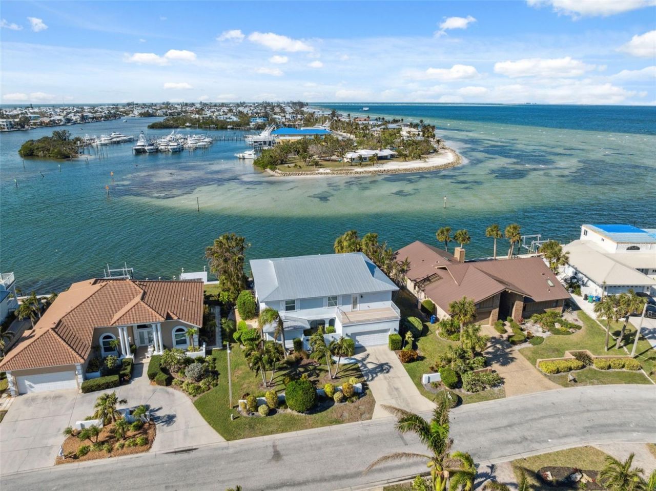 727 Key Royale Drive, Holmes Beach, FL 34217 Photo