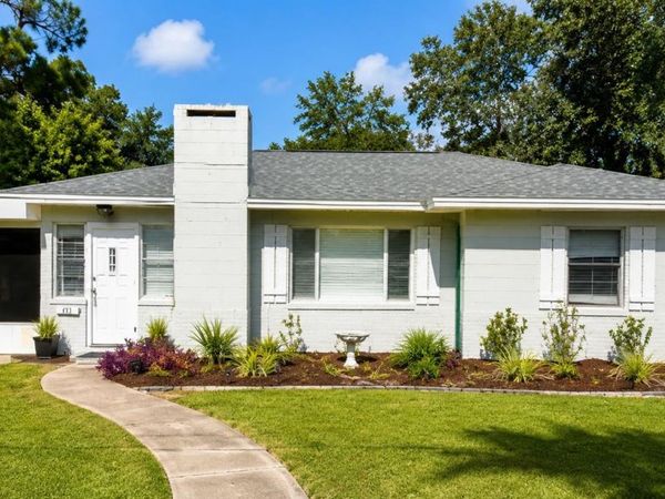 111 S RHODES STREET, MOUNT DORA, FL 32757