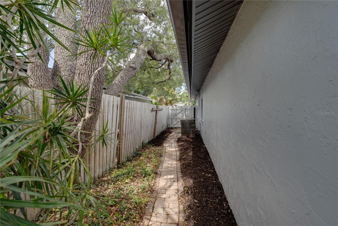 9305 120th Lane, Seminole, FL 33772 Photo