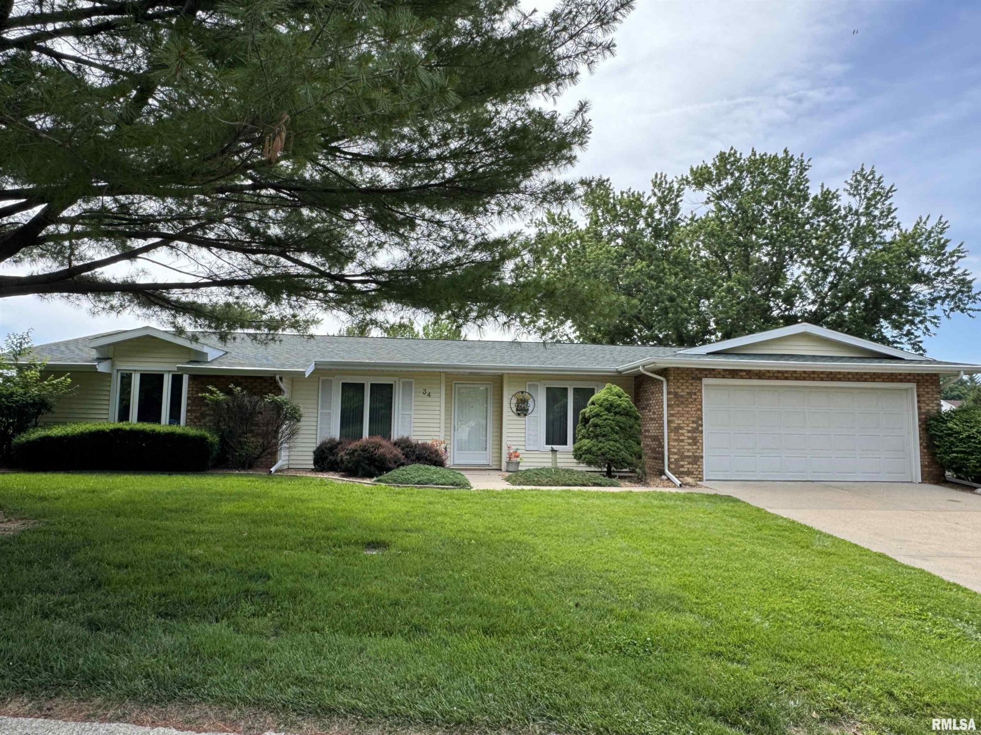 34 Birch Lake Drive, Sherman, IL 62684 Main Photo