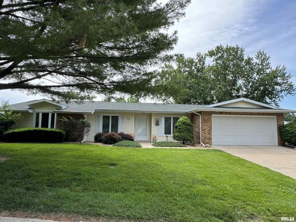 34 Birch Lake Drive, Sherman, IL 62684
