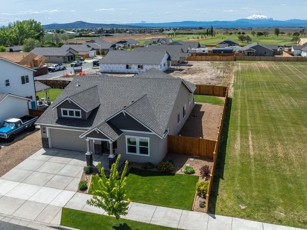 1132 NW Golf Course Drive, Madras, OR 97741