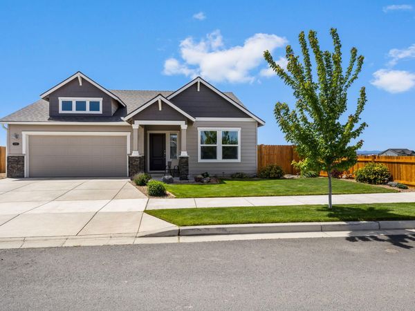 1132 NW Golf Course Drive, Madras, OR 97741