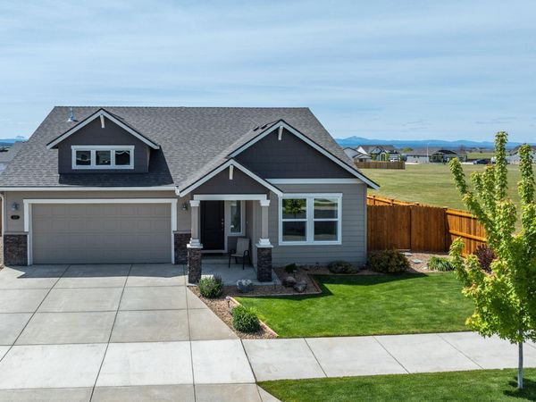 1132 NW Golf Course Drive, Madras, OR 97741