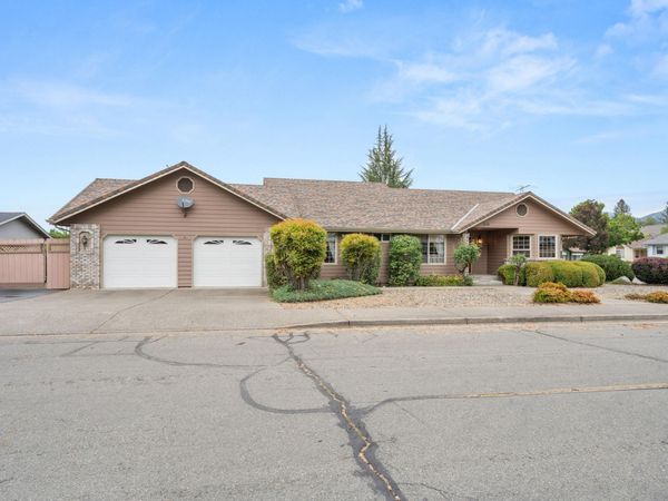 1449 Ben Aire Circle, Grants Pass, OR 97527