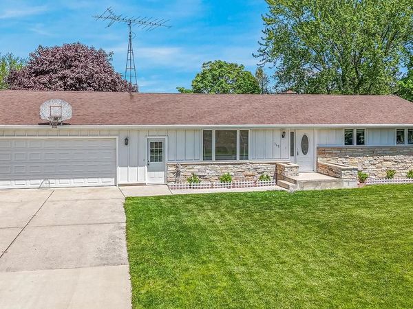 368 E JEFFERSON AVENUE, Cleveland, WI 53015