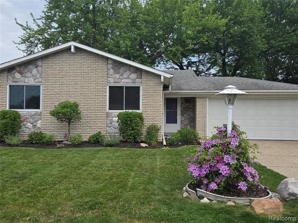 35252 Simon Drive , Clinton Twp, MI 48035
