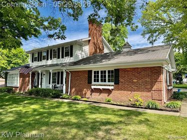 2425 Woodstock Drive, Port Huron, MI 48060