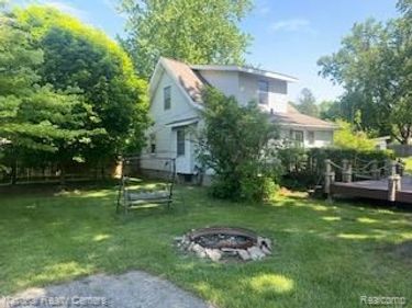 20 Crescent Lake Road, Waterford Twp, MI 48327