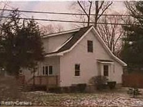 20 Crescent Lake Road, Waterford Twp, MI 48327