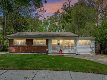 21951 MORTON Street , Oak Park, MI 48237