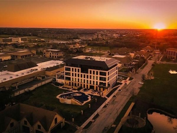 4951 W 134 Street, Unit 301, Leawood, KS 66209